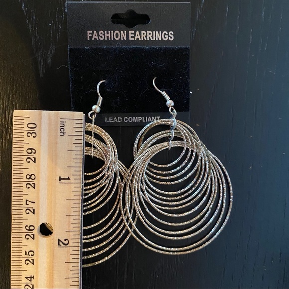 NEW! 3 Interlocking Circle Groups, Hoop Earrings - Picture 4 of 5